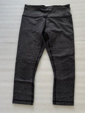 Lululemon below knee Leggings